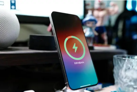 灌南苹果15换屏服务分享用什么充电器给iPhone15充电更好 